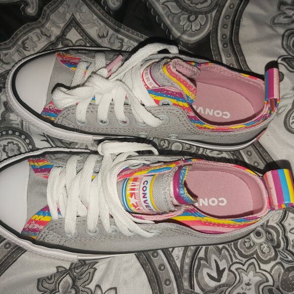 Brand new Casual canvas shoes with a light zip up hoodie. - Picture 4 of 4